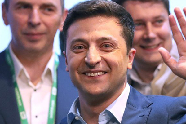 Ukrayna’nın komedyen Cumhurbaşkanı Zelenskiy,  Bodrum'da ocakbaşına geçip et pişirdi