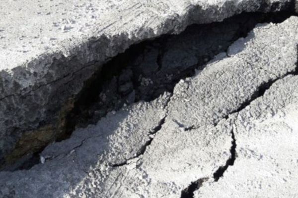 Esenyurt’ta bir yol daha çöktü