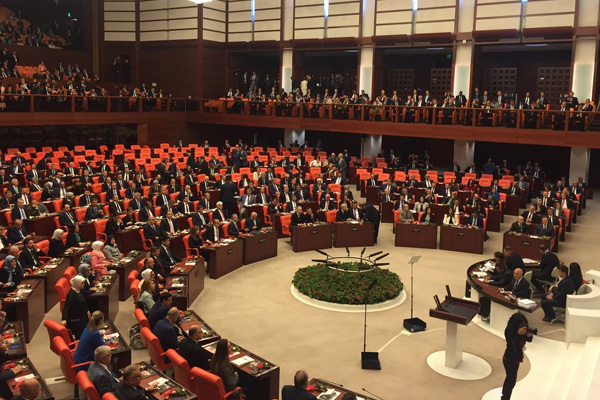 Meclis mesaiye yeniden başlıyor