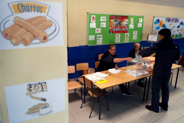 İspanya'da halk sandık başında