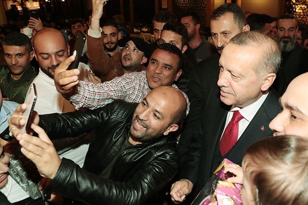 Erdoğan, İstanbul'da vatandaşlarla sohbet etti