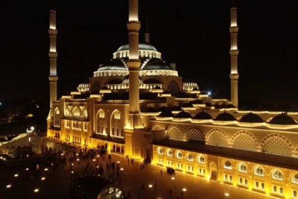 Binlerce kişi Çamlıca Camisi'nde buluştu