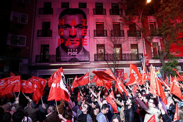İspanya erken seçimleri: Sosyalist Parti kazandı, aşırı sağ oylarını artırdı