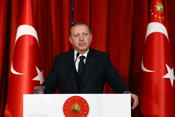 Erdoğan'dan Venezuela'daki darbe girişimine tepki: Demokrasilerde sandık esastır