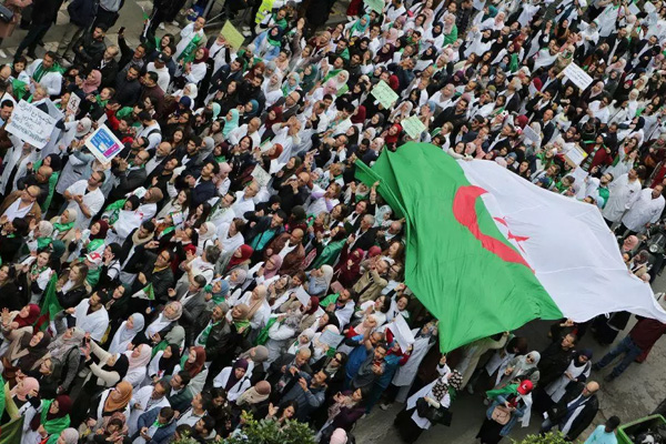 Cezayir'de geniş kapsamlı yolsuzluk soruşturmaları