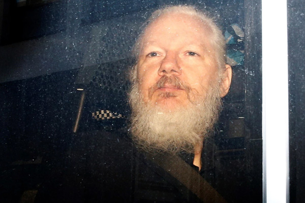 İngiltere'de Julian Assange'a hapis cezası