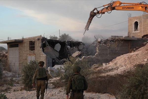 İsrail, Filistinlilere ait bir evi daha yıktı