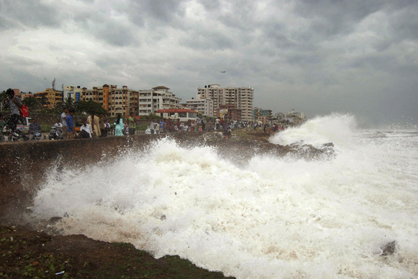 Hindistan’da kasırga tehlikesi: 800 bin kişi tahliye edilecek