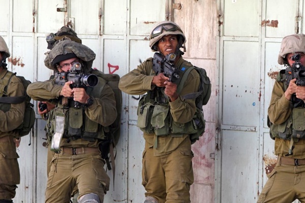 İsrail güçleri 17 Filistinliyi gözaltına aldı