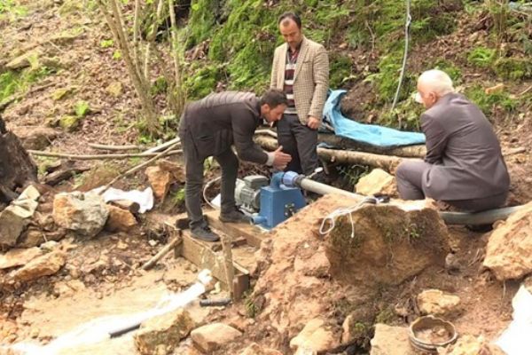 Küçük akarsuların enerjisini elektriğe dönüştürüyorlar