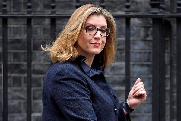 Sihirbaz asistanıydı, İngiltere'nin ilk kadın Savunma Bakanı oldu