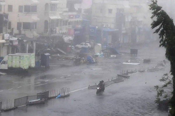 Hindistan'daki Fani kasırgası: 12 kişi hayatını kaybetti