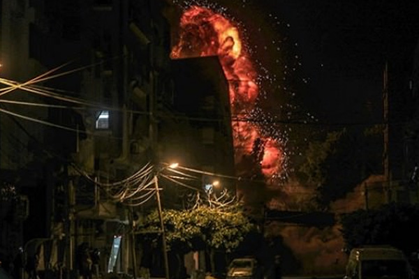 İsrail Gazze'de bir camiyi vurdu: 3 yaralı