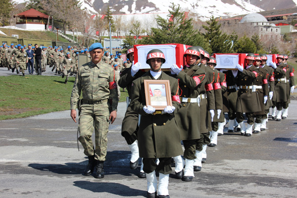Hakkari'de şehit askerler için son görev
