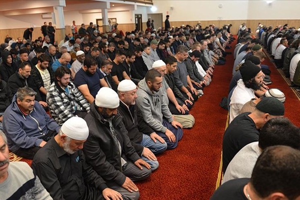 Avustralya'da ilk teravih kılındı