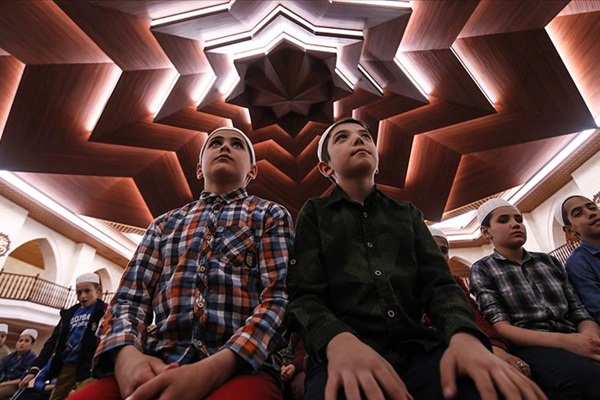 Ramazan'ın ilk teravih namazı kılındı