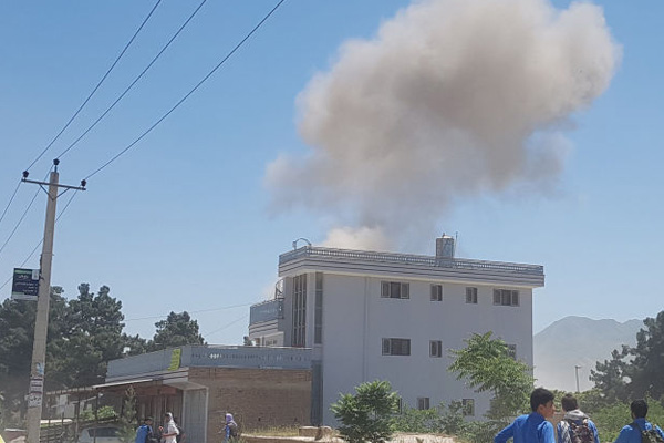 Afganistan'da emniyet müdürlüğüne saldırı