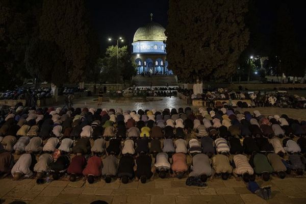 Mescid-i Aksa'da ilk teravih kılındı