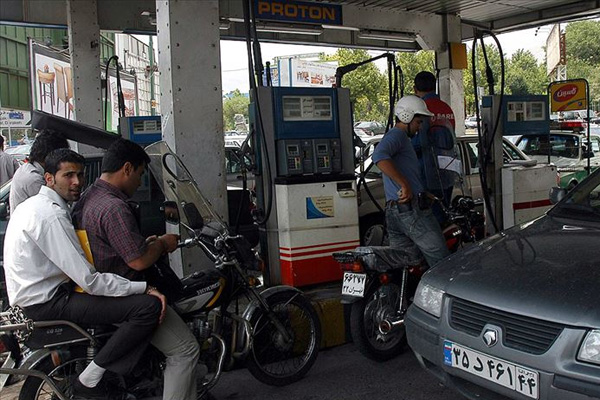 İran'da benzin satışında 'kota' uygulaması