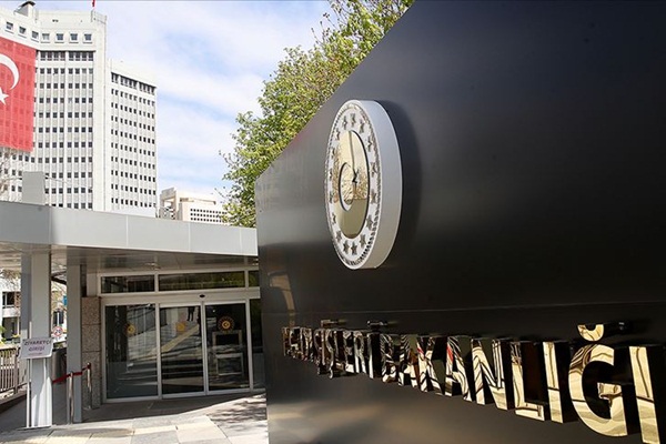 Dışişleri Bakanlığından Ermeni teröristin Erivan'da gömülmesine tepki