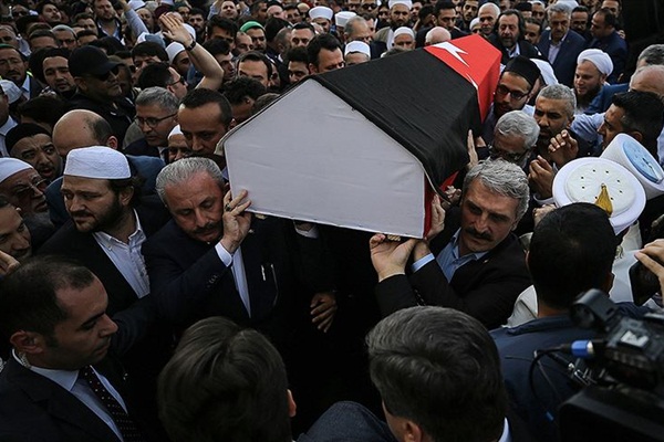 Tarihçi Kadir Mısıroğlu, son yolculuğuna uğurlandı