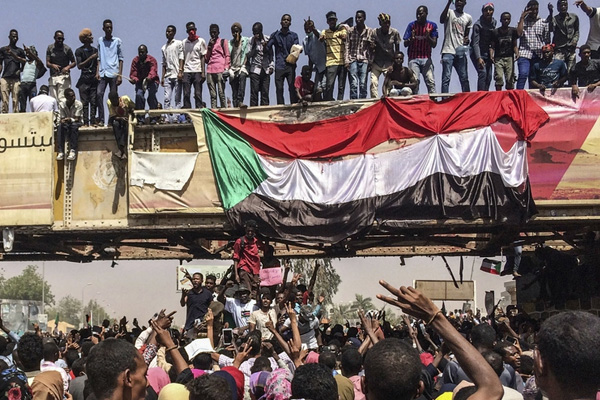 Sudan'da 5 ayda 90 protestocu hayatını kaybetti