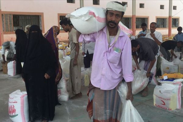 Türk Kızılaydan Yemen'de iftar