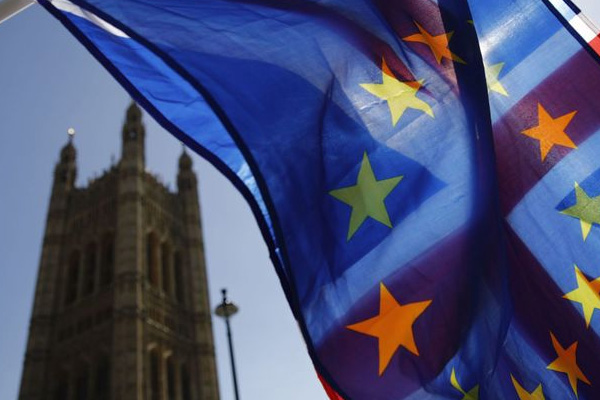 Jean-Claude Juncker: AB Brexit'e müdahale etmeliydi