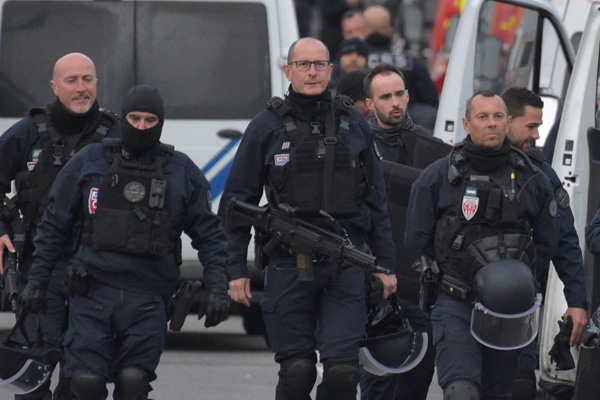 Fransa'da silahlı rehine krizi