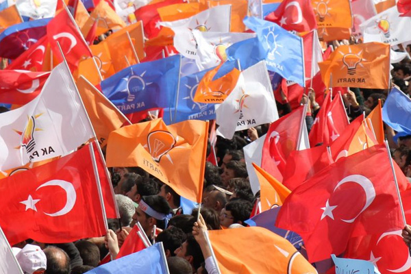 ''AK Parti sandığa gitmeyen seçmenleri ziyaret edecek''