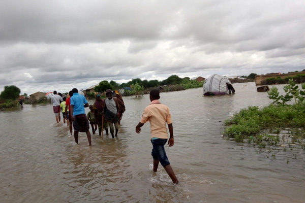 Paraguay'da acil durum ilan edildi