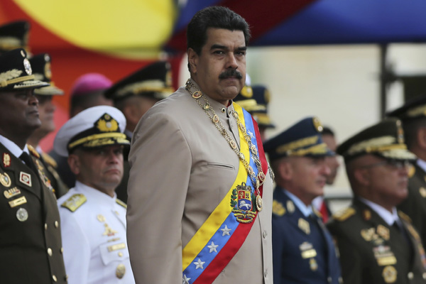 Venezuela’da darbe sonrası ihraçlar başladı