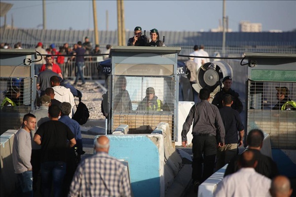 Ramazan ayının ilk cuma namazı için Kalendiye'den geçişler
