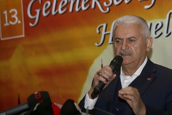 Binali Yıldırım, hal esnafıyla iftarda bir araya geldi