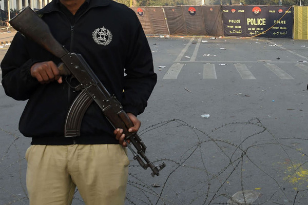 Pakistan'da otele silahlı saldırı