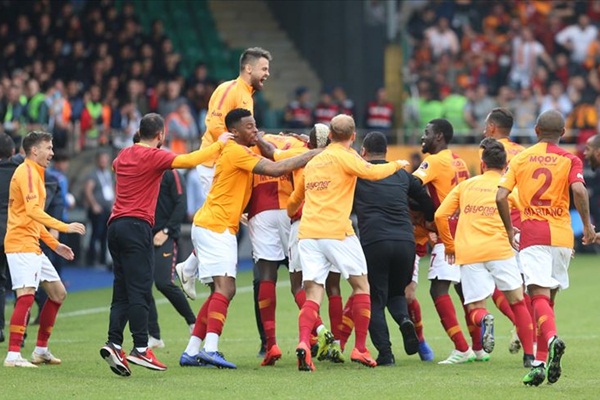 Galatasaray zorlu deplasmandan 3 puanla döndü