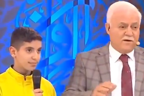 13 yaşındaki çocuk canlı yayında Müslüman oldu
