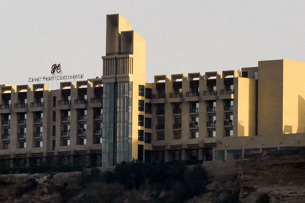 Pakistan'da beş yıldızlı otele silahlı saldırı