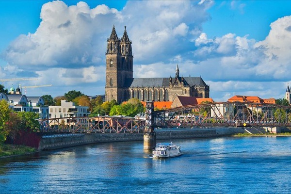 Almanya’da kadınlar kilise grevi başlattı