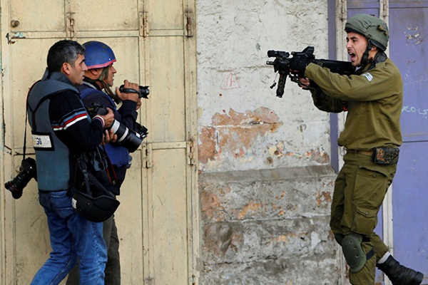 İsrail Batı Şeria'da gazetecileri gözaltına aldı: İçlerinde AA kameramanı da var