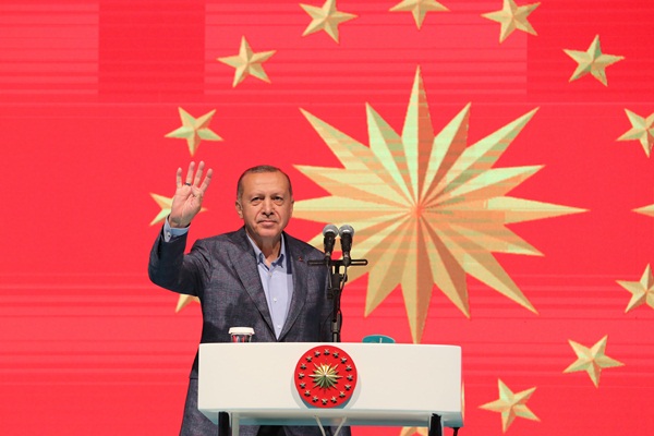 Erdoğan: Oy çalanların üste bir de darbe tehdidinde bulunmalarına İstanbul 23 Haziran'da gereken cevabı verecektir