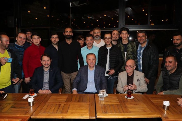 Cumhurbaşkanı Erdoğan vatandaşlarla sohbet etti