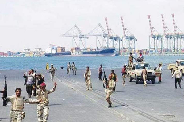 Yemen'de Husiler, Hudeyde Limanı'ndan çekilmeye başladı
