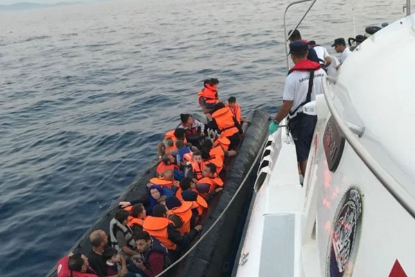 İzmir'de 36 göçmen yakalandı