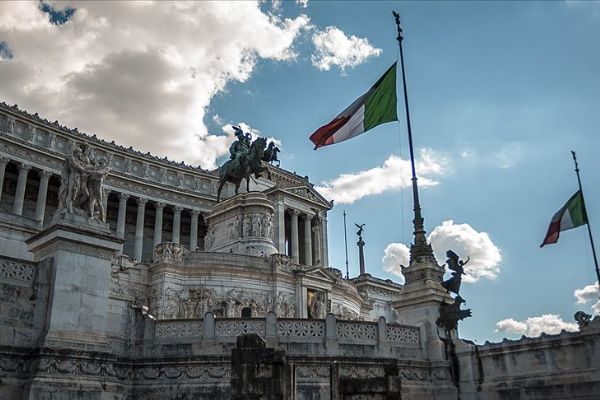 İtalya'nın bütçe açığı AB'de sorun olmaya devam ediyor