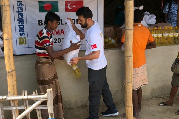 Sadakataşı Derneği'nden Arakanlı Müslümanlara yardım