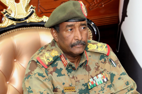 S. Arabistan'dan Sudan Askeri Konseyi Başkanı'na zirve daveti