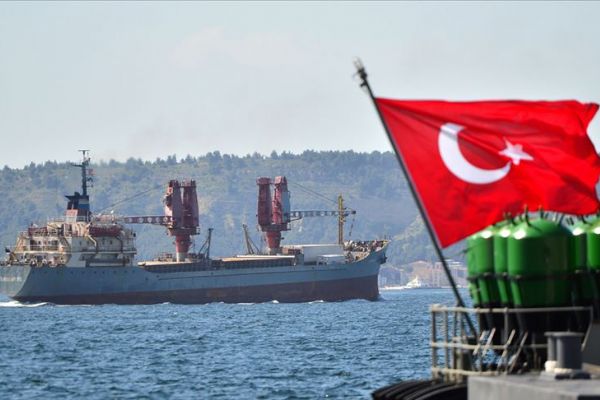 Rus askeri kargo gemisi Çanakkale Boğazı'ndan geçti