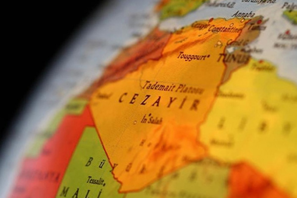 Cezayir'de başsavcı görevden alındı