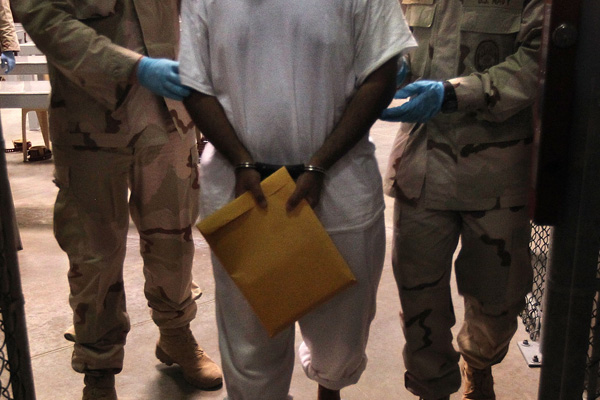 BAE Pakistanlı mahkumları serbest bırakacak